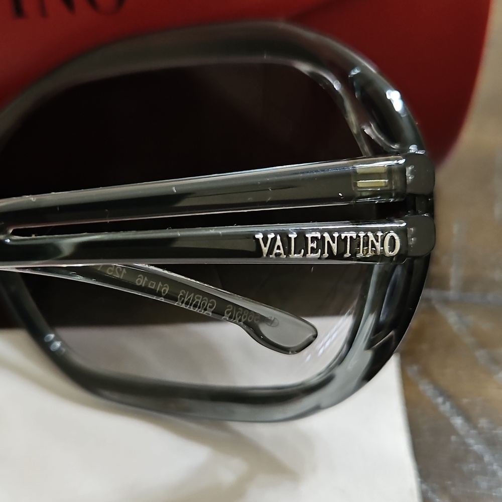 Valentino Black Gradient Oversized Women's Sunglasses with Red Case - Picture 3 of 6